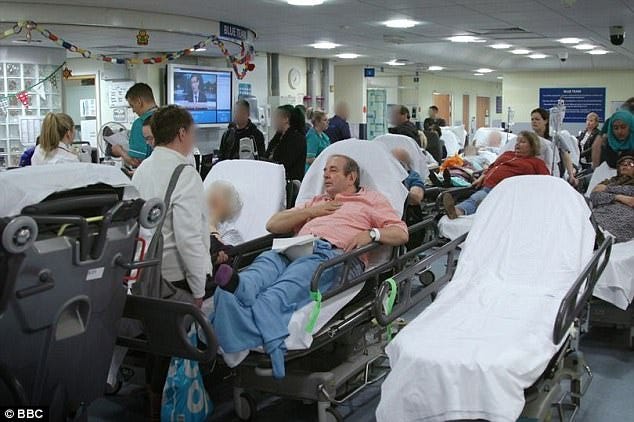 Pictures show overcrowded A&E department at peak of NHS winter crisis |  Daily Mail Online
