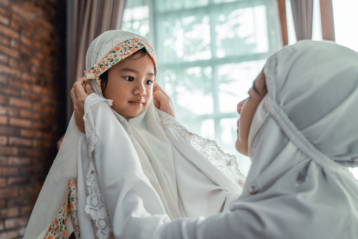 muslim mother and child with scarf to pray - MuslimMatters.org