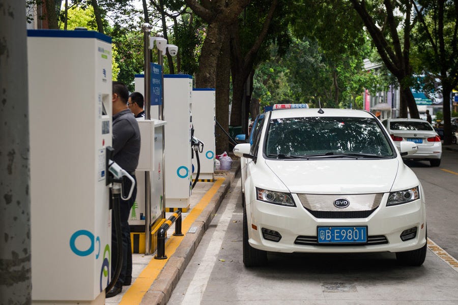 Roadside parking with EV charging launches in Shenzhen - Chinadaily.com.cn Roadside parking with EV charging launches in Shenzhen - Chinadaily.com.cn