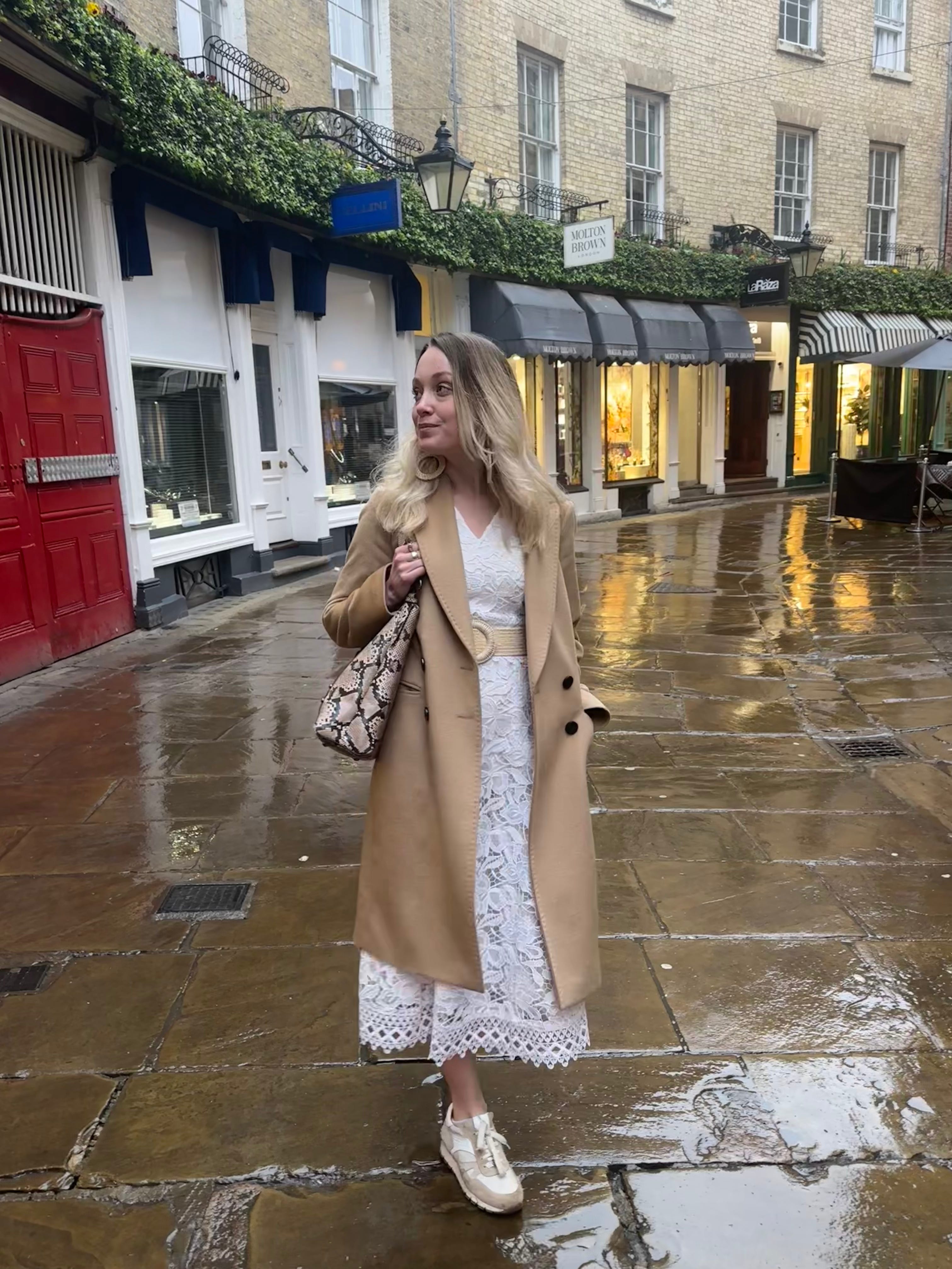 9 Essential Pieces Every Woman Needs in Her Closet | members newsletter