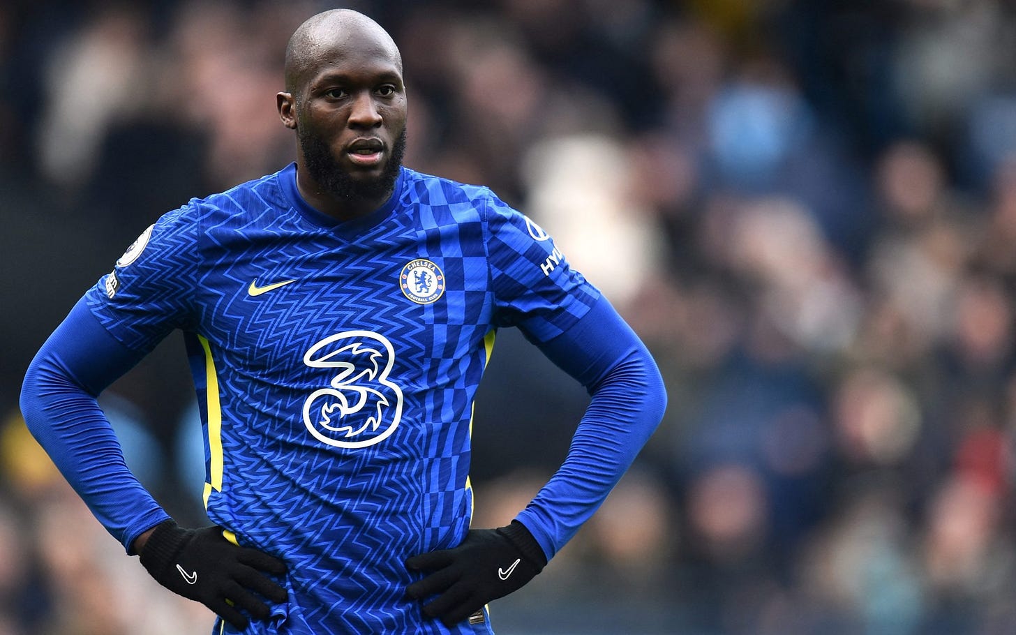 How to solve a problem like Romelu Lukaku who is struggling and looks out  of place in Chelsea attack