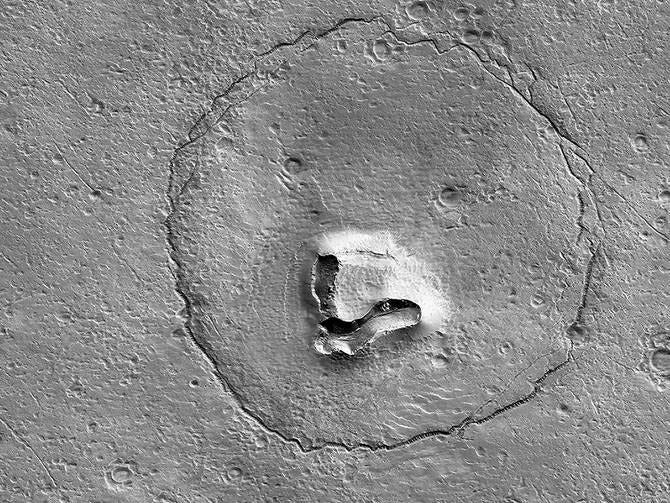 Geologic formations on Mars that look like a bear
