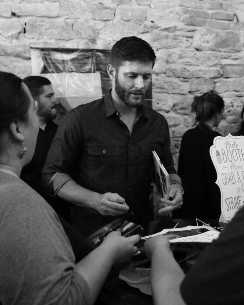jensen ackles signs fans autographs at supernatural day 2018 jensen ackles signs fans autographs at supernatural day 2018