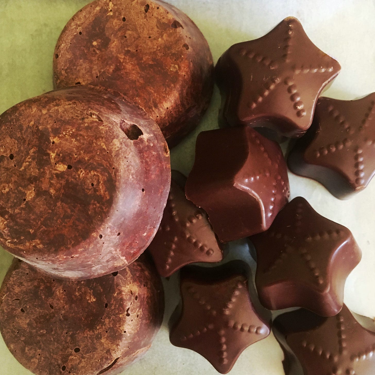 I tempered chocolate disks and tempered chocolate stars