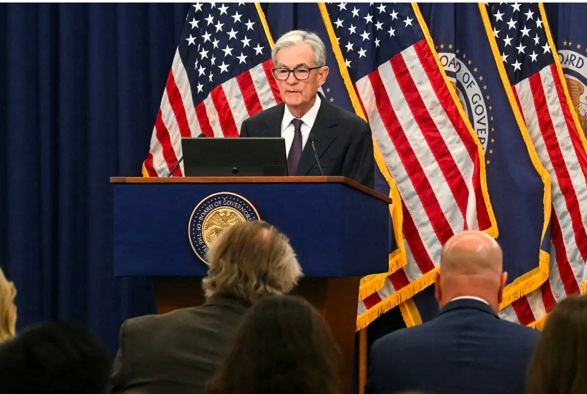 Fed tiếp tục hạ lãi suất ở mức 0,25%, đối mặt bất ổn lớn vì thiếu dữ liệu kinh tế và nội bộ chia rẽ mạnh- Ảnh 1.