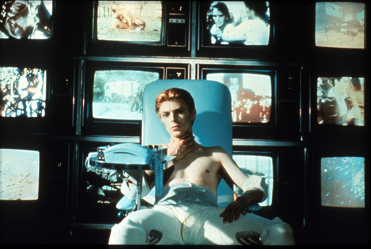 The Man Who Fell To Earth' TV Series From Alex Kurtzman Ordered By CBS All  Access