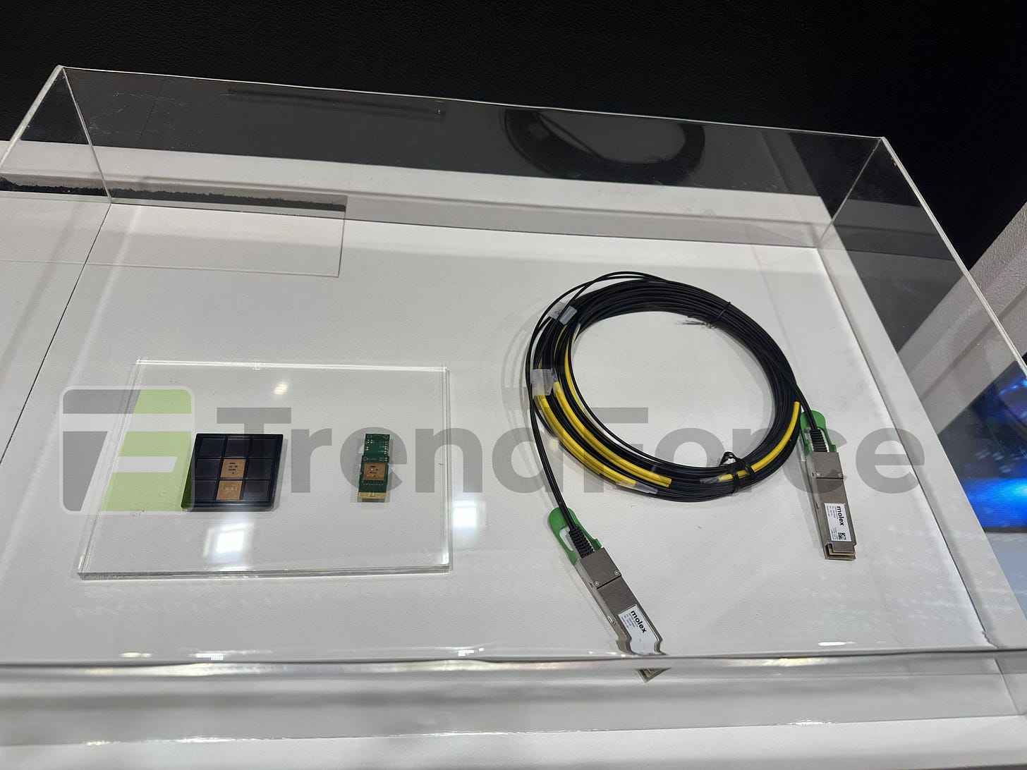 MediaTek Micro LED LPO AOC Samples