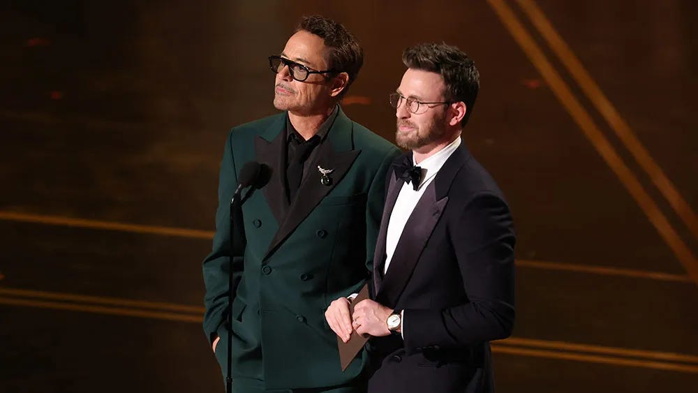 Chris Evans Makes Red Carpet Return at 2026 Oscars - Info Petite Nation Chris Evans Makes Red Carpet Return at 2026 Oscars - Info Petite Nation