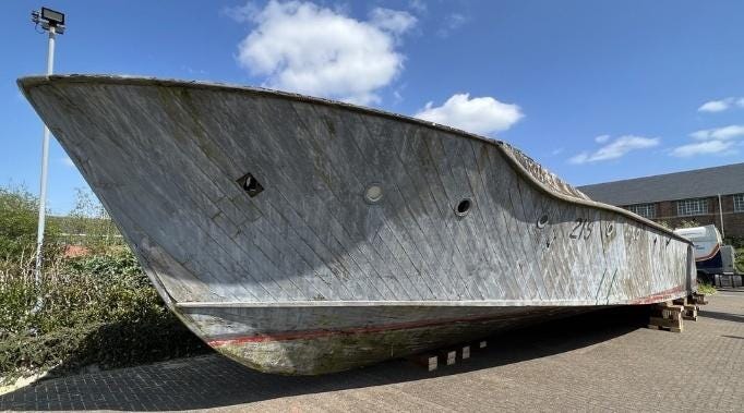 A boat on the ground

AI-generated content may be incorrect.