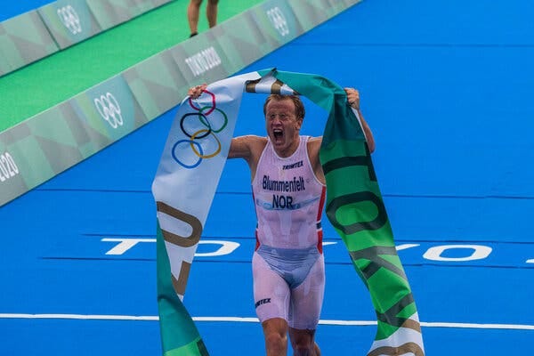 Blummenfelt celebrated his victory ahead of Alex Yee of Britain in the men’s triathlon at the 2020 Tokyo Games.