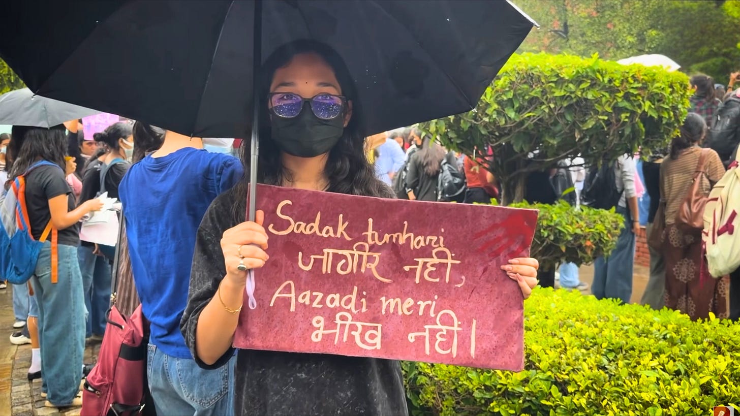 एलएसआर प्रदर्शन में महिला प्रदर्शनकारी एलएसआर प्रदर्शन में महिला प्रदर्शनकारी