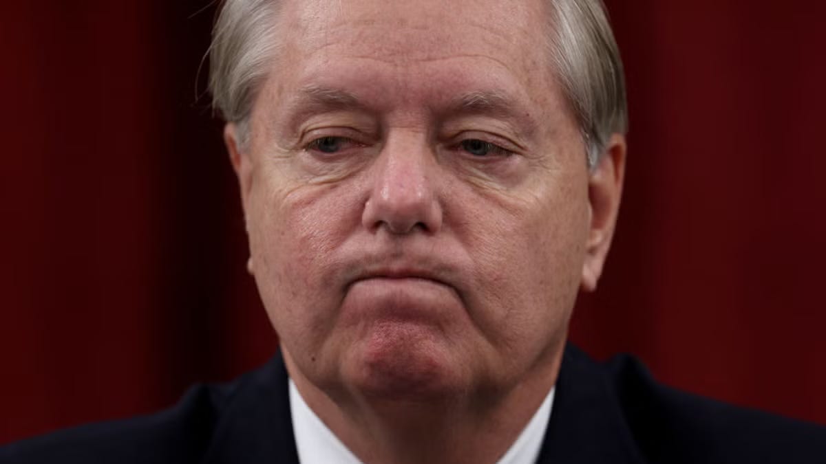 Senado Parlamentario Kills Core of Republicans ICE Funding Package