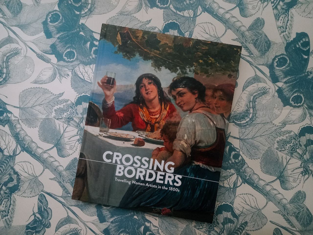 Copertina del catalogo della mostra Crossing Borders