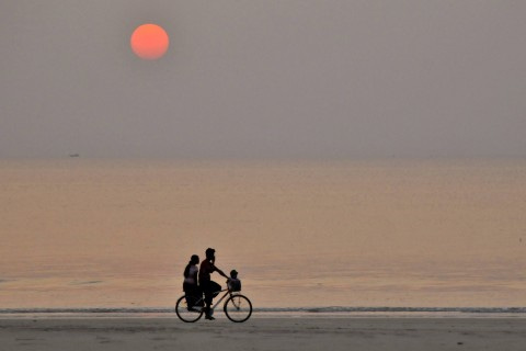 BURMA: Chaung Tha Beach