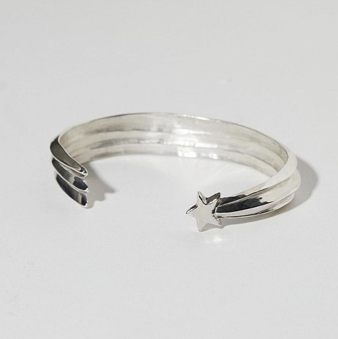 Silver bracelet, earring and necklace from ARA JWLS, jewelry chilean brand.
