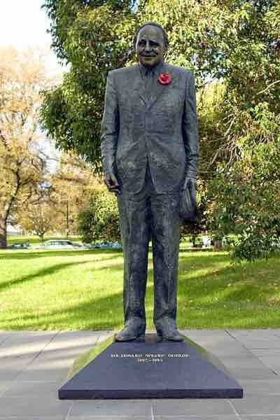Statue of Edward ‘Weary’ Dunlop, King’s Domain, Melbourne, Australia