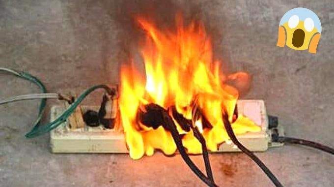 Les Multiprises Peuvent Provoquer un Incendie (Voici le Conseil des  Pompiers Pour l'Éviter).