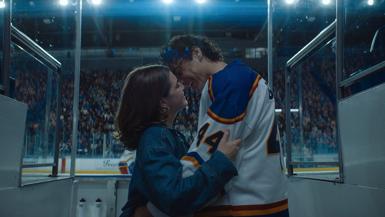 Off Campus' Review: Amazon's College Hockey Romance Off Campus' Review: Amazon's College Hockey Romance