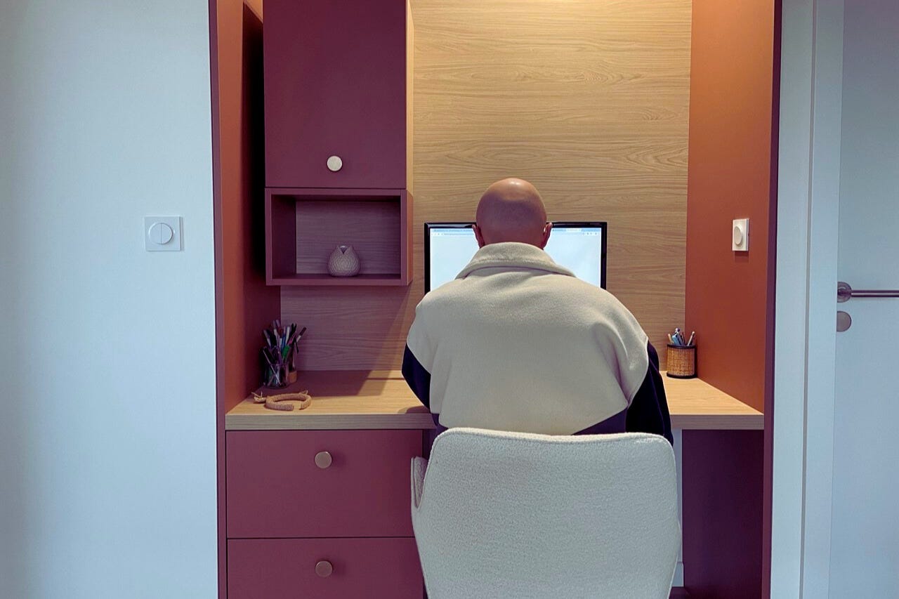 Photo de Yoann à un autre bureau.