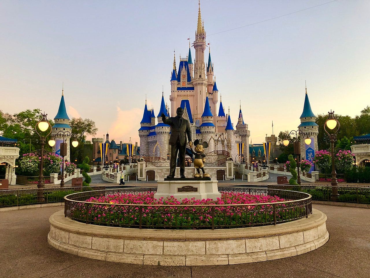 Magic Kingdom Hub.jpg Magic Kingdom Hub.jpg