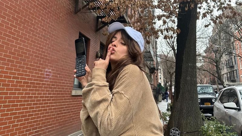 Gen Z loves the flip phone | CNN Business