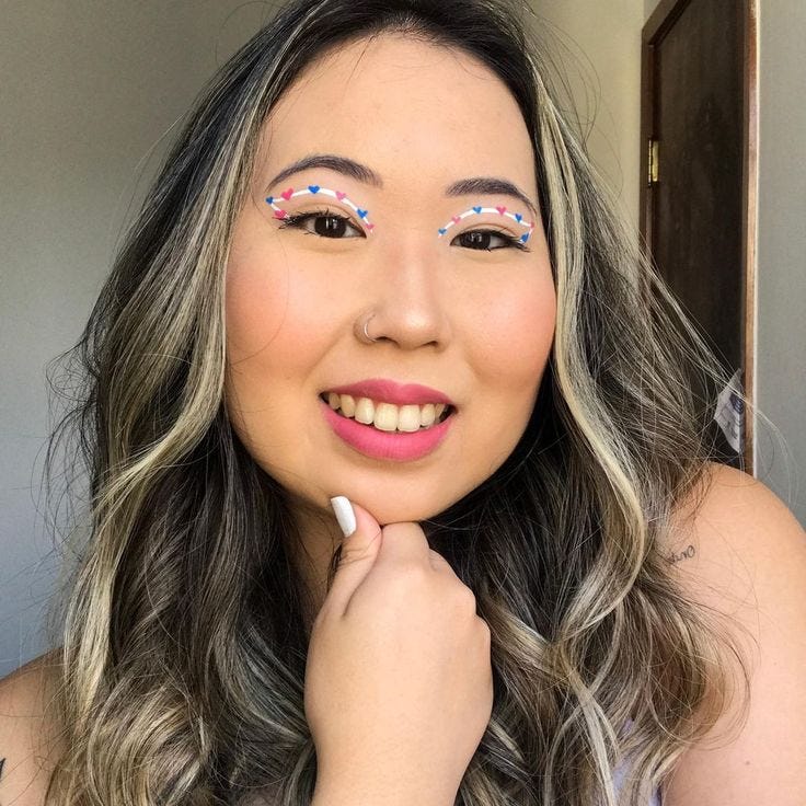 bruna tukamoto on Instagram: “esse delineado gráfico branco com corações  azul e rosa é TUDO pra mim!!!! 💙💖🤍 quem aí quer ver o tutorial?? 😍 vou  liberar amanhã para…”