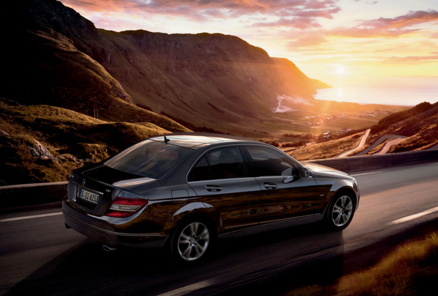 Mercedes W204 C-Class 2009 brochure Mercedes W204 C-Class 2009 brochure