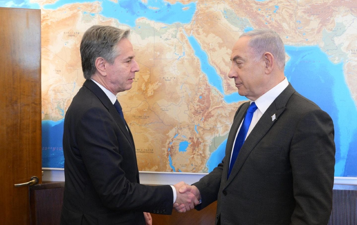 Photo: United States Secretary of State Antony Blinken shaking hands with Israeli Prime Minister Benjamin Netanyahu during a diplomatic visit in West Jerusalem on 07 February 2024 (Photo by GPO / Handout / Anadolu via Getty Images)