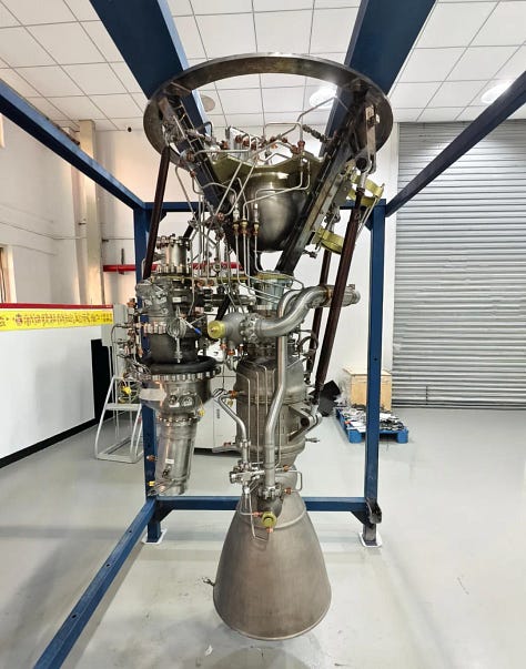 A Liqing-1 engine (left), a model of the Lihong-2 vehicle (center), and the tourism vehicles flight plan (right).