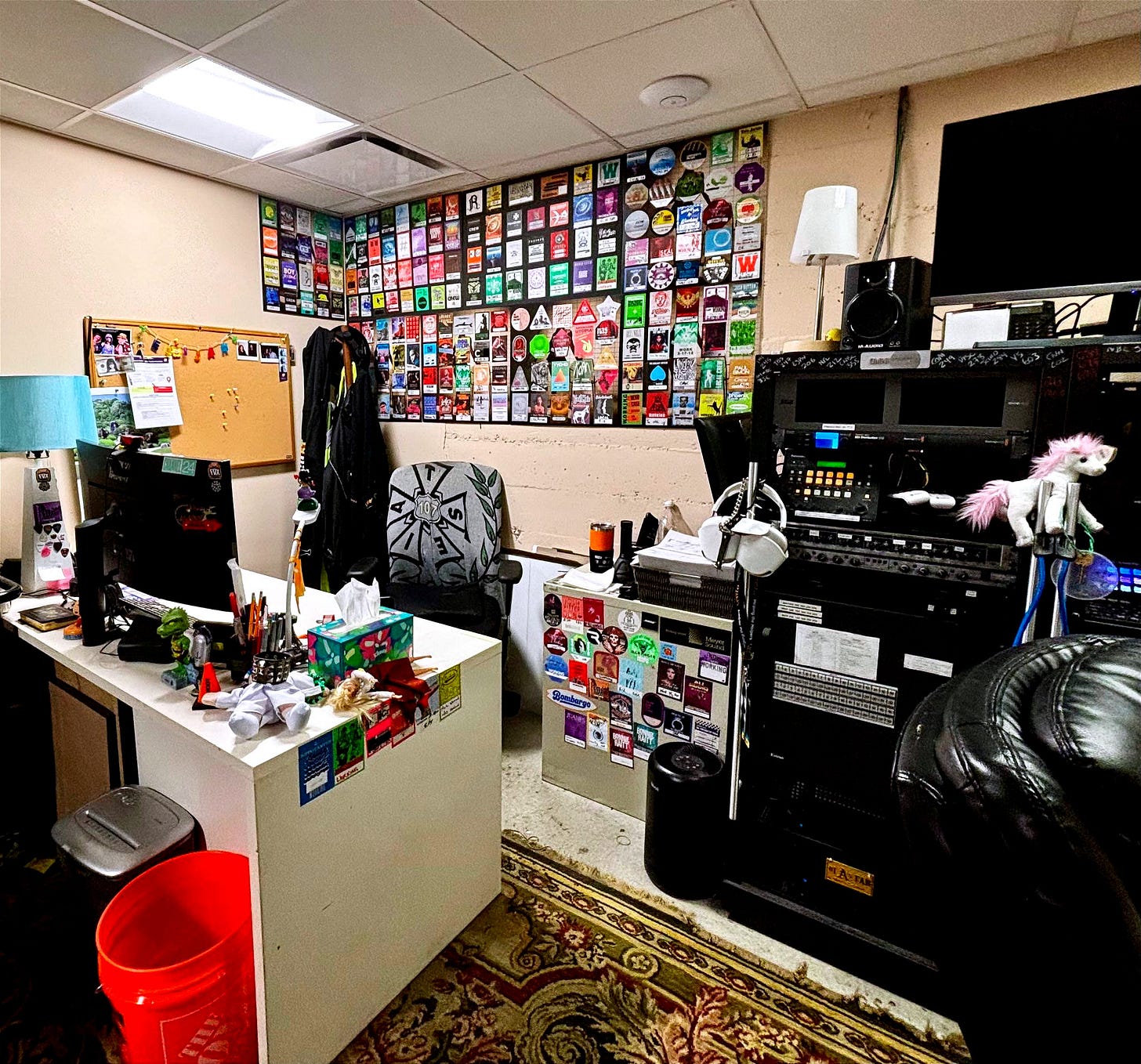 Staff area backstage the Fox Theater. (Image source: Oakland Report) Staff area backstage the Fox Theater. (Image source: Oakland Report)