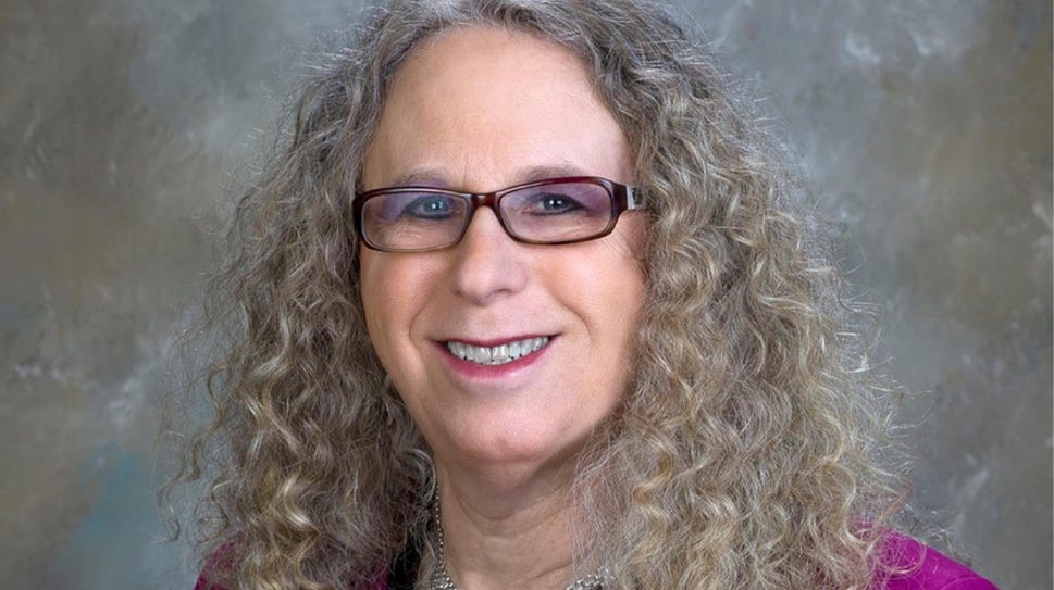 A person with curly hair

Description automatically generated with low confidence