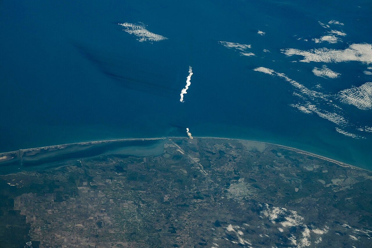 Photo: NASA/Don Pettit / Wikimedia Commons (Public domain) iss072e220043 (Nov. 19, 2024) --- The launch plume from the SpaceX Starship 6 rocket after it lifted off from the company's Starbase site in Boca Chica, Texas is pictured from the International Space Station.