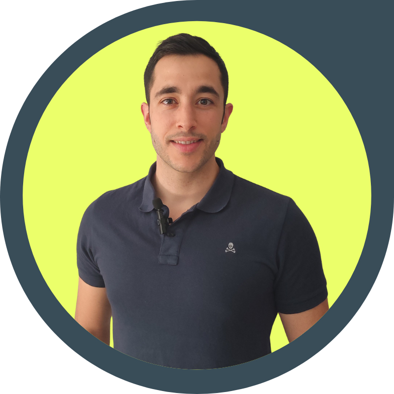 Un café tranquilo hablando de finanzas, PYMEs y Startups