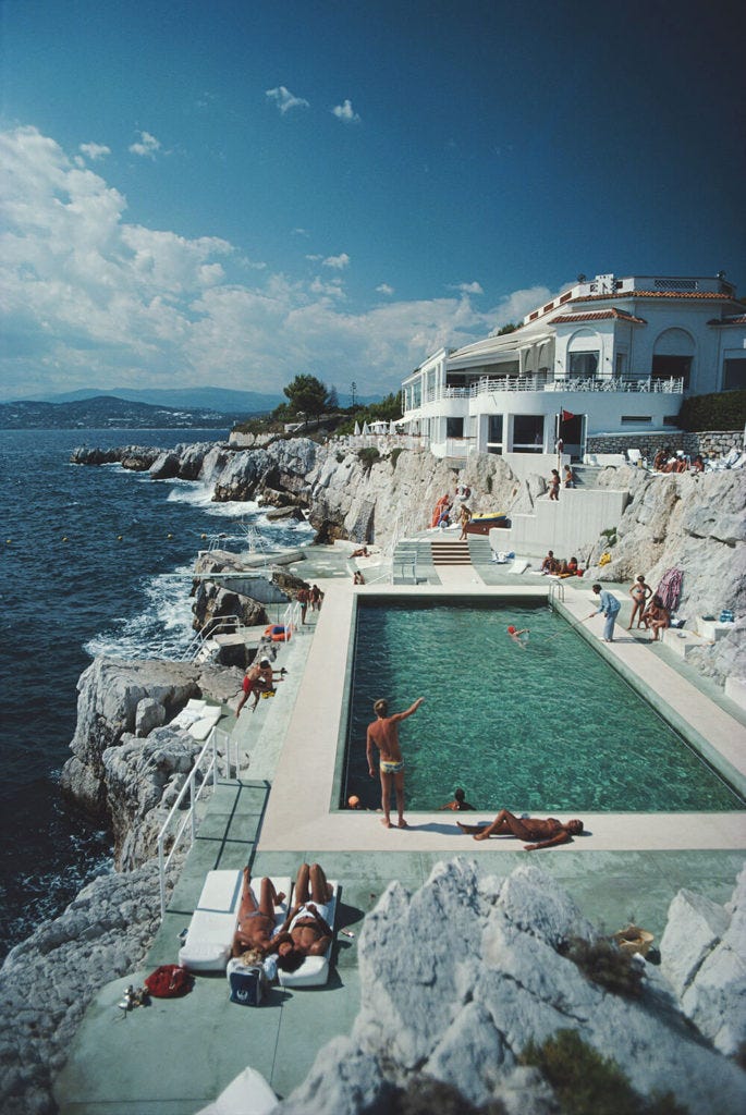 Slim Aarons Poolside | Getty Images Gallery