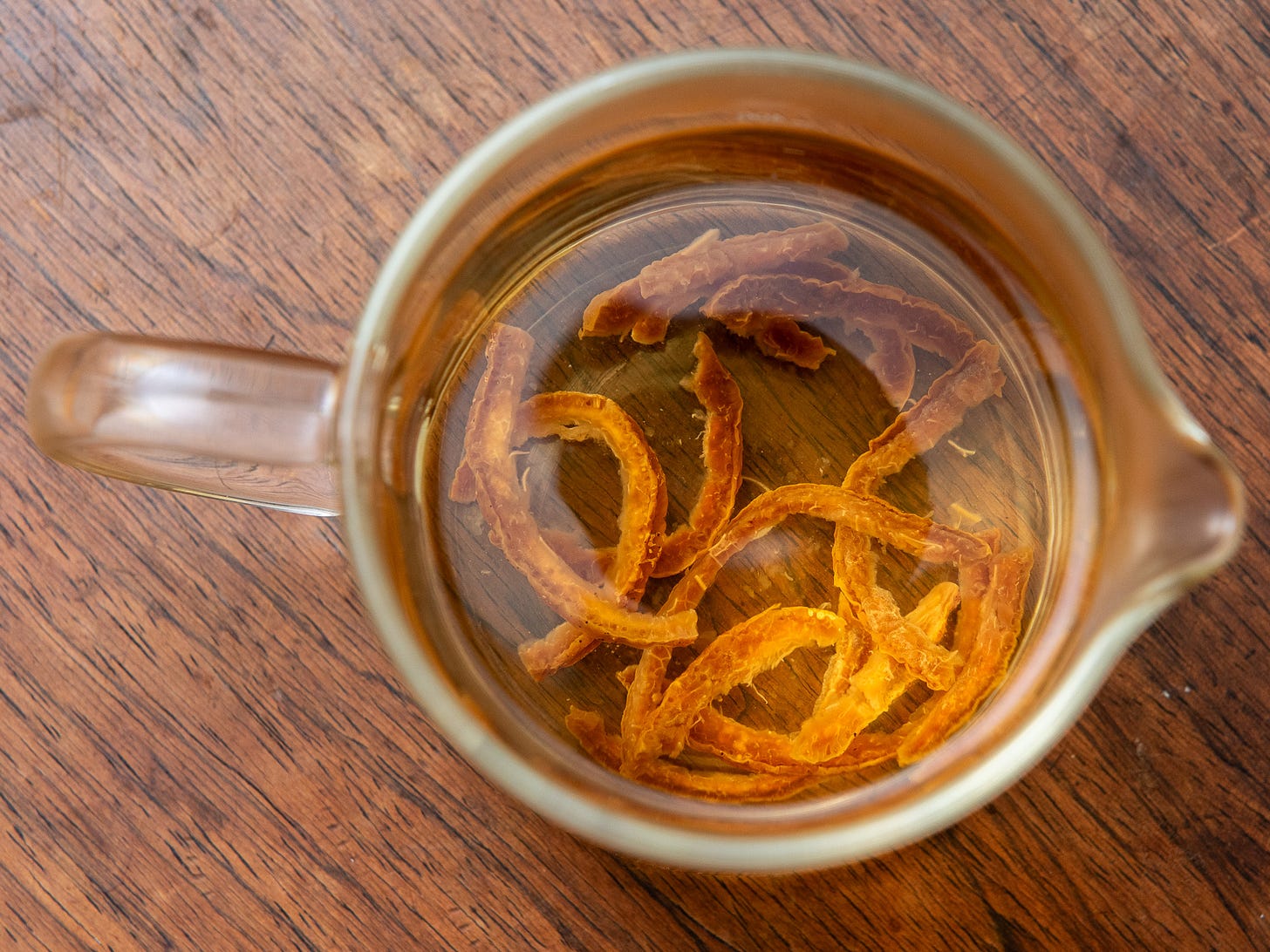ID: Dried yuzu peel tea steeping in water