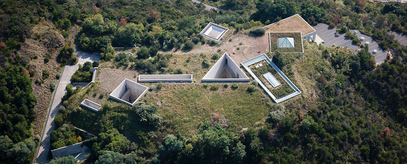 地中美術館外部景觀|來源:Benesse Art Site Naoshima 地中美術館外部景觀|來源:Benesse Art Site Naoshima