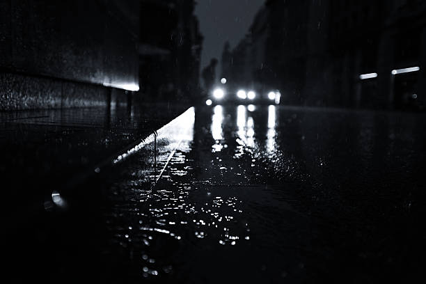 night rain scene in barcelona - film noir lighting stock pictures, royalty-free photos & images