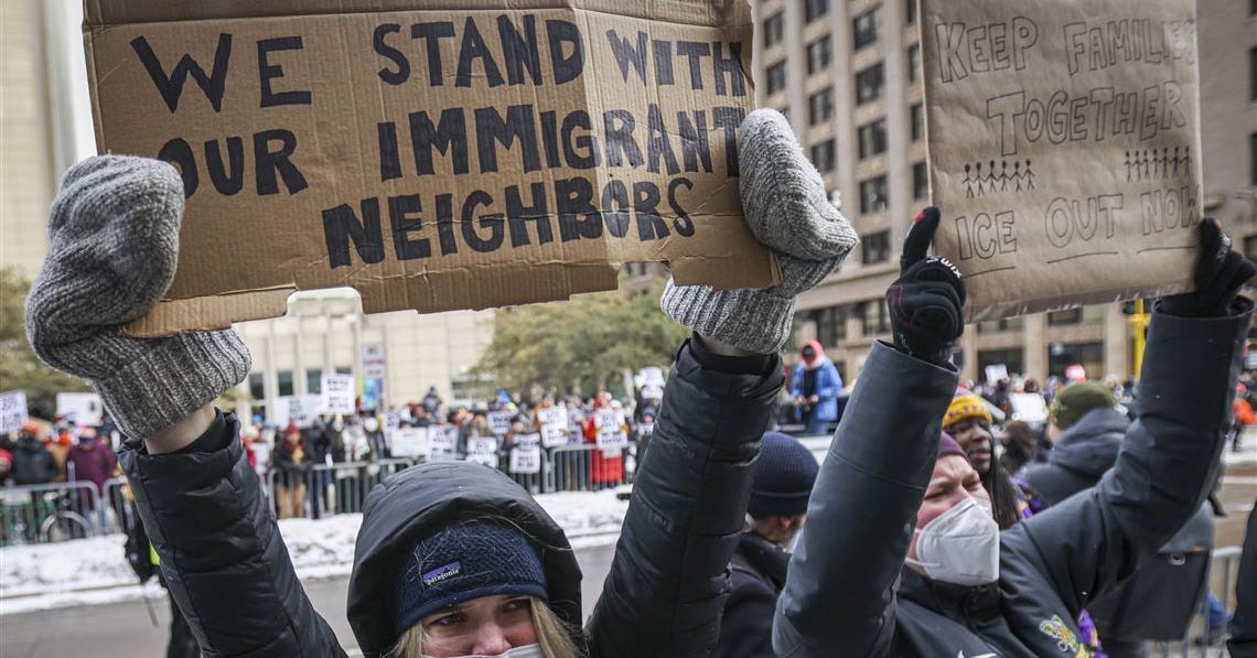 Dueling protests break out in Minneapolis as ICE presence remains heavy |  The Blade