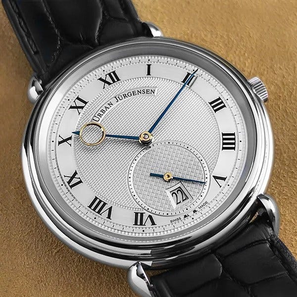 The hour hand of the Reference Big8 Stainless Steel has a solid-gold eye that’s diamond polished to a mirror-like sheen. The hour hand of the Reference Big8 Stainless Steel has a solid-gold eye that’s diamond polished to a mirror-like sheen.