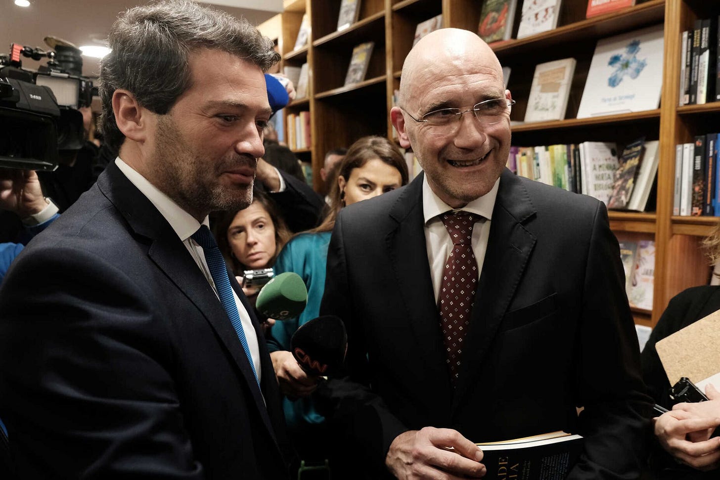 Sem “surpresa” e com “visão retrógrada”: as reações ao discurso de Passos  Coelho