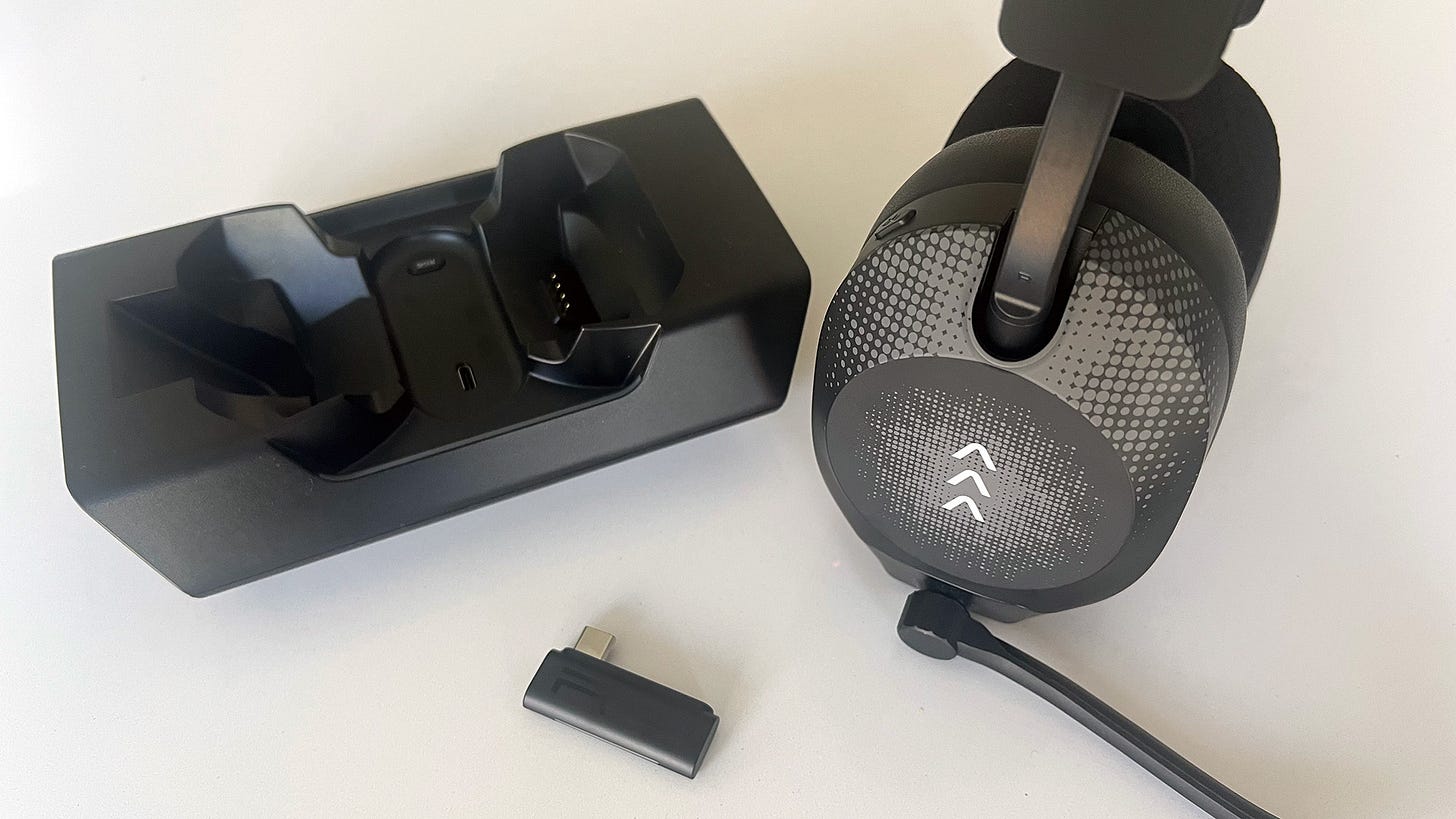 Nacon RIG R8 Spectre Pro HS dock, receiver and headset