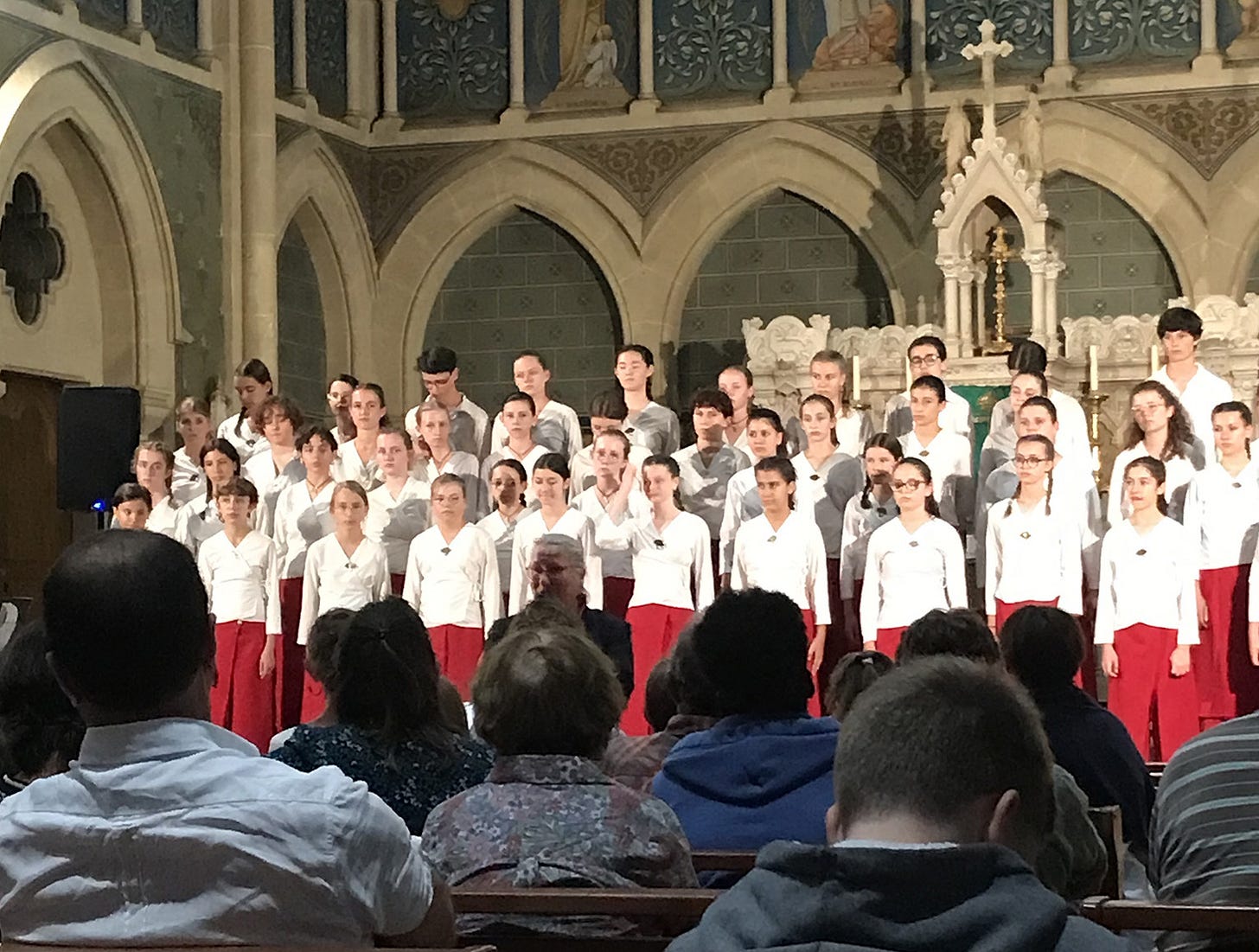 Le juvénile chœur d’enfants la Cigale (Lyon), sur scène lors du festival Musiques en Astarac 2023.