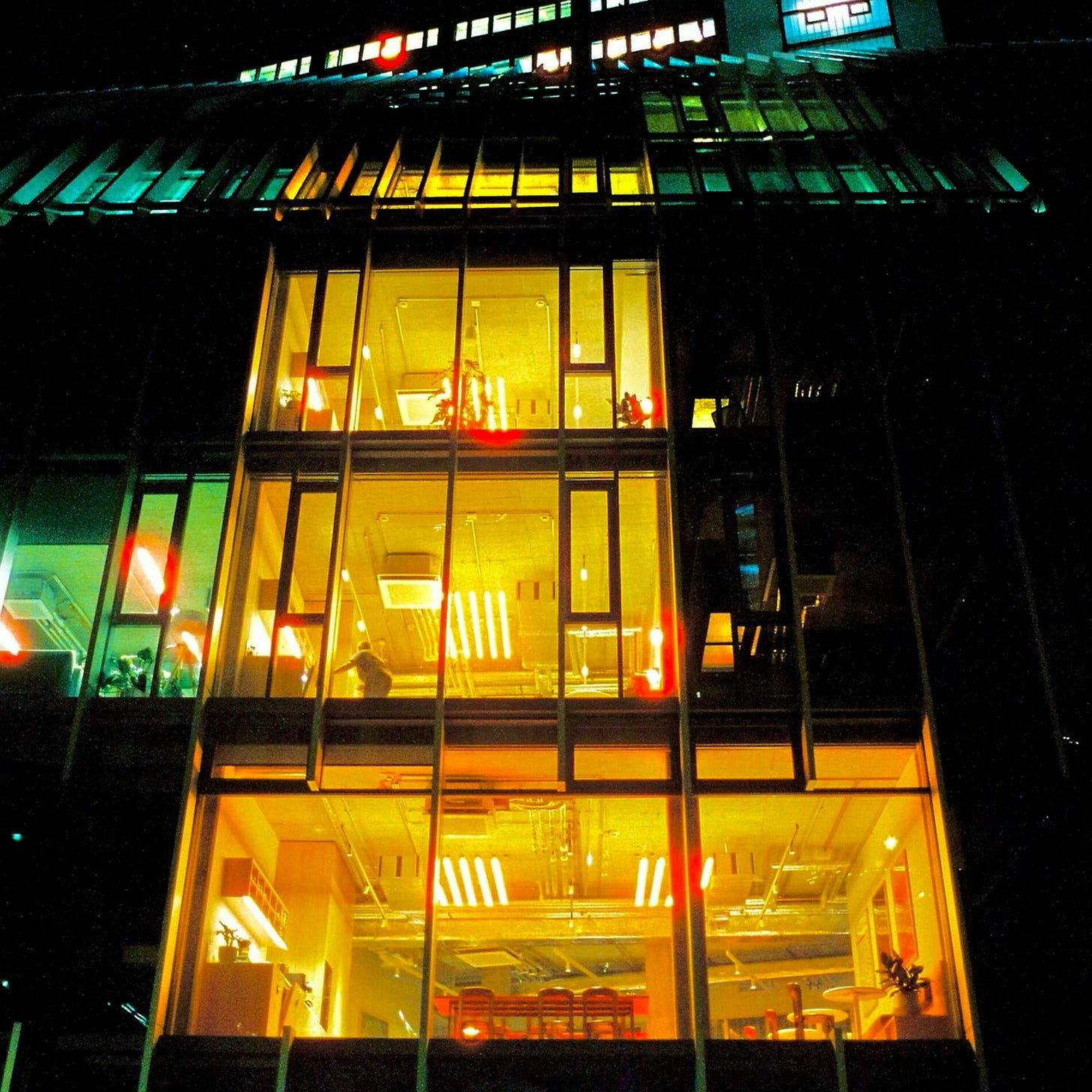 Benches - Naive: listen with lyrics | Deezer