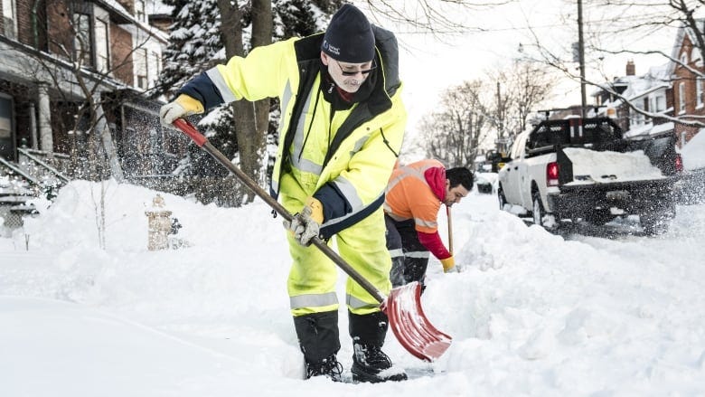 Toronto city hall struggling with snow — and 8 years of austerity | CBC News