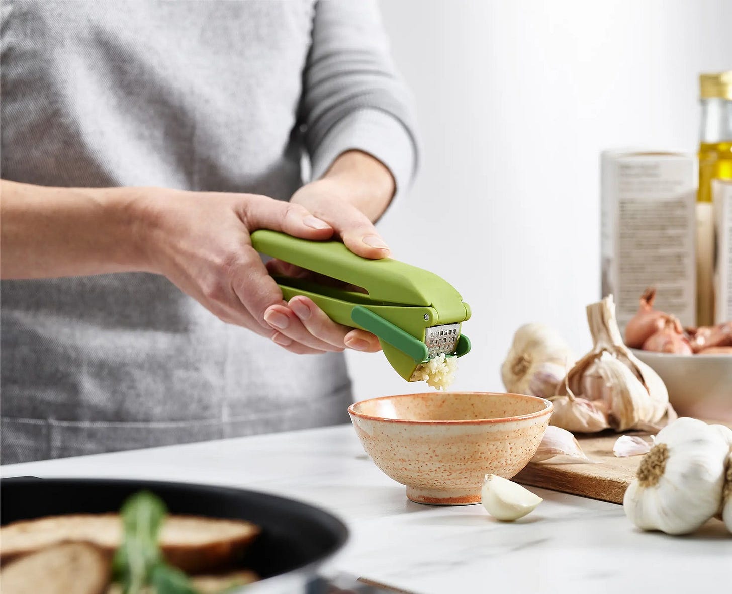 CleanForce™ Garlic Press | Joseph Joseph