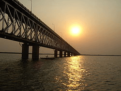 r/andhra_pradesh - If you had travelled on the Chennai-Howrah route by train, you would have gone over one of these bridges on the Godavari river near Rajahmundry at sometime or other. But how many of us know the history behind these iconic bridges?