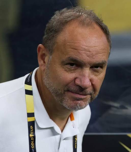 #haiti #defeated #scotland #coaching #bad Sebastien Migne blaze ekip la.  Jodia mwen pat renmen jesyon coach la fe de match la dutou. Migné te pridan  twop selon mwen. Se pa posib