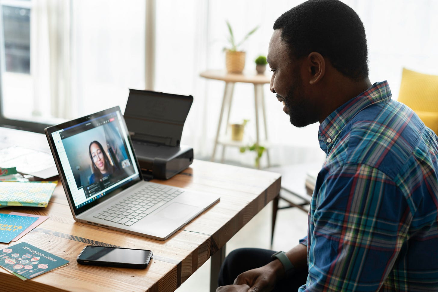 Person sitting in front of a computer showing a zoom call