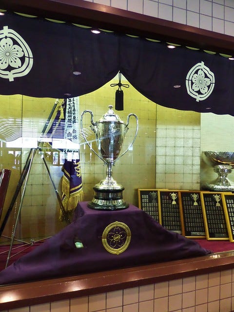 Main Sumo Trophy Main Sumo Trophy