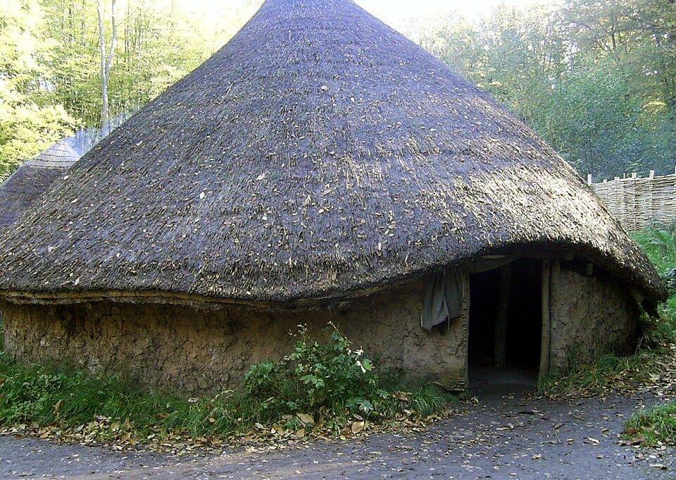 File:Roundhouse (dwelling) Celtic Wales.jpeg File:Roundhouse (dwelling) Celtic Wales.jpeg